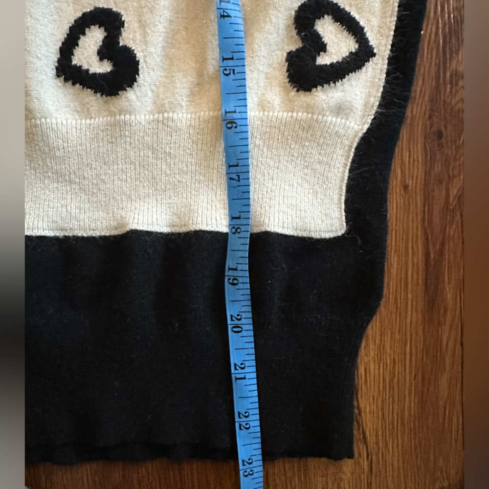 Heart Patterned Black and White Super Soft Turtleneck Sweater - Picture 5 of 6